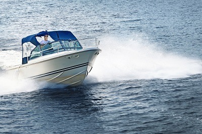 Boat in the water - victims of boat accidents in Colorado can bring a lawsuit