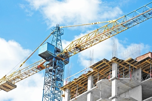 crane at a construction site - Colorado injury victims can bring a construction accident lawsuit